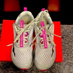 Altra wide toe women’s running shoes. Size 7.5 women’s